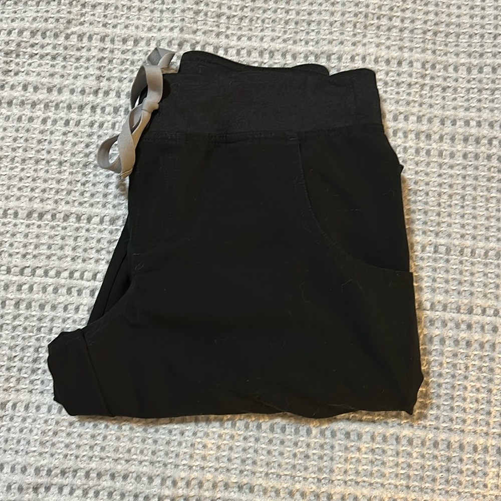 XS petite Figs straight leg bottoms